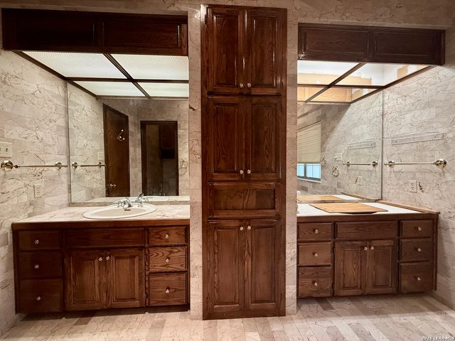 21210 Forest Waters Cir, Garden Ridge, TX 78266
