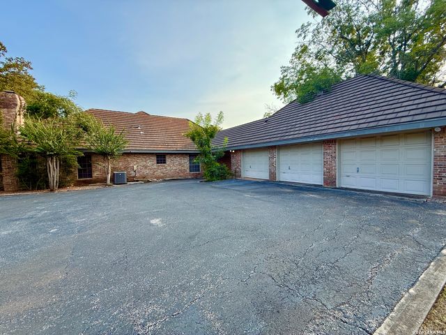 21210 Forest Waters Cir, Garden Ridge, TX 78266