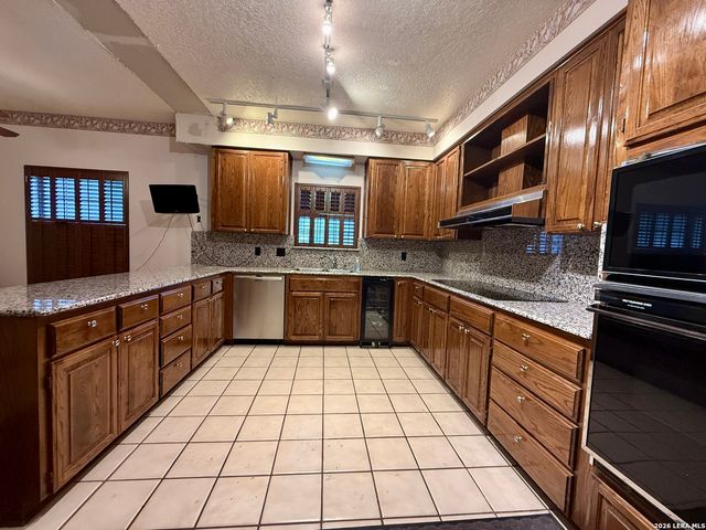 21210 Forest Waters Cir, Garden Ridge, TX 78266