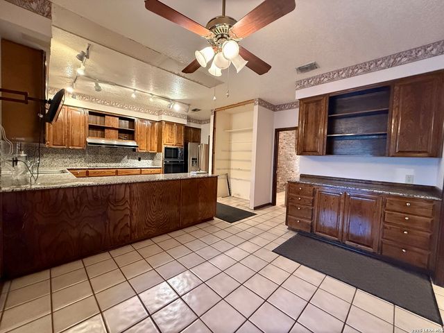 21210 Forest Waters Cir, Garden Ridge, TX 78266