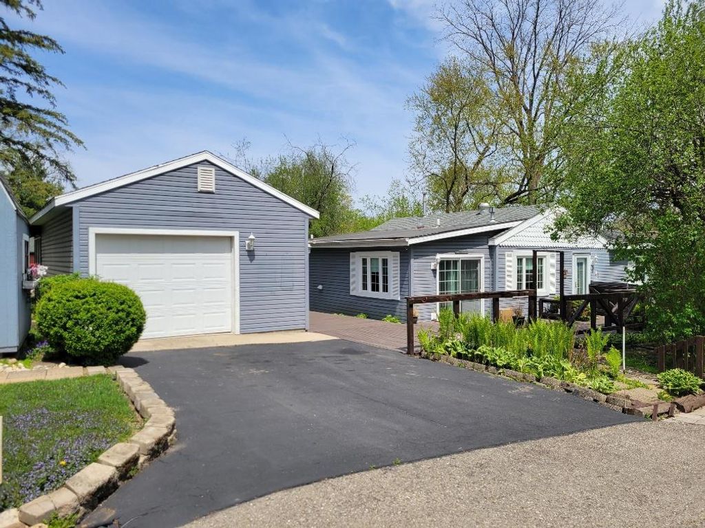 4201 Spruce STREET, Delavan, WI 53115