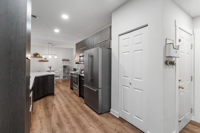 11228 204th Street W 1003, Lakeville, MN 55044