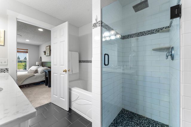 11228 204th Street W 1003, Lakeville, MN 55044