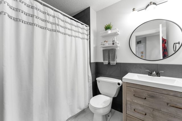 11228 204th Street W 1003, Lakeville, MN 55044