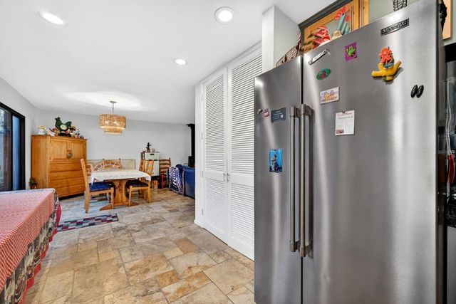 1055 Commons Dr, Sacramento, CA 95825