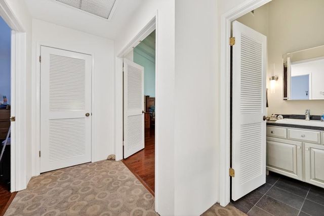 1055 Commons Dr, Sacramento, CA 95825