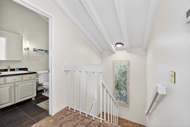 1055 Commons Dr, Sacramento, CA 95825