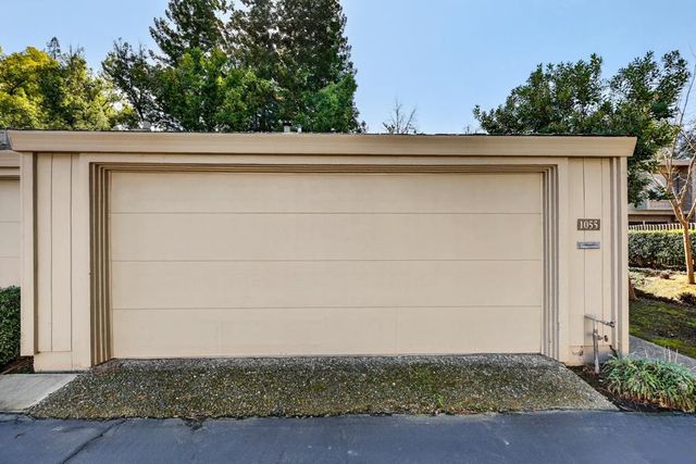 1055 Commons Dr, Sacramento, CA 95825