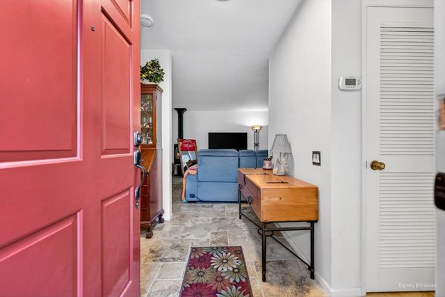 1055 Commons Dr, Sacramento, CA 95825