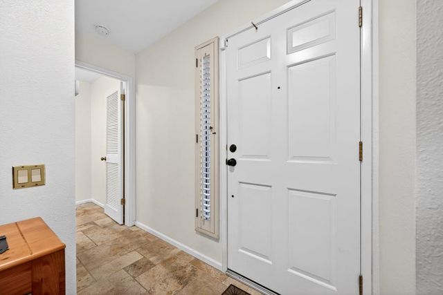 1055 Commons Dr, Sacramento, CA 95825