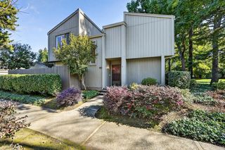 1055 Commons Dr, Sacramento, CA 95825