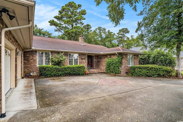 1422 Crooked Pine Dr., Surfside Beach, SC 29575