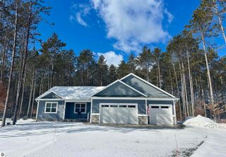 1947 Cascade Trail, Traverse City, MI 49685
