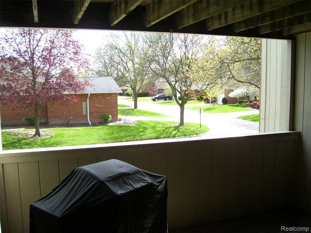 42364 Lochmoor Street 6, Clinton Charter Township, MI 48038