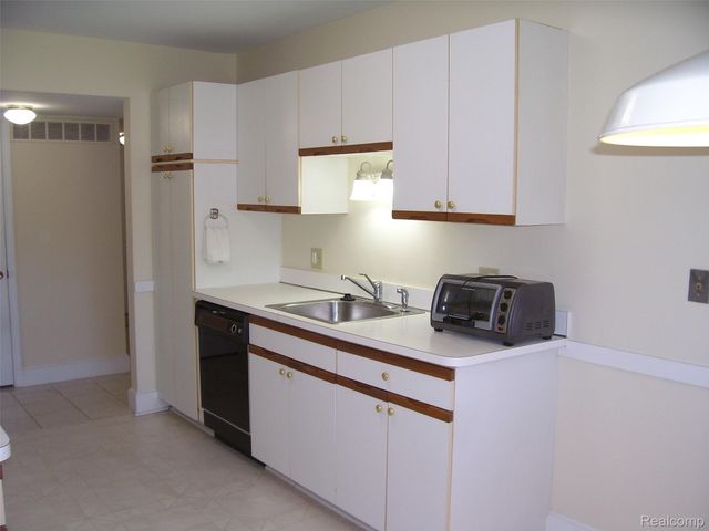 42364 Lochmoor Street 6, Clinton Charter Township, MI 48038
