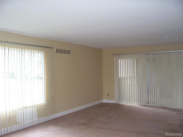 42364 Lochmoor Street 6, Clinton Charter Township, MI 48038