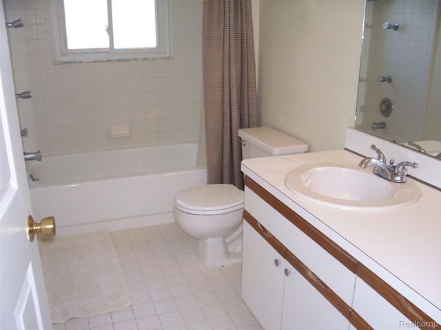 42364 Lochmoor Street 6, Clinton Charter Township, MI 48038