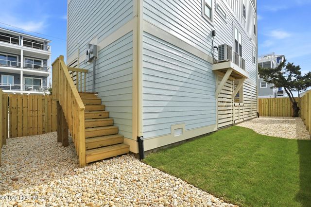 105 Periwinkle Lane, Carolina Beach, NC 28428