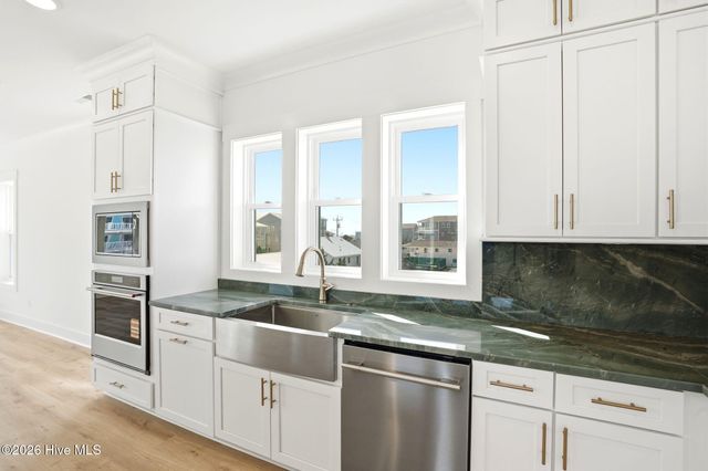 105 Periwinkle Lane, Carolina Beach, NC 28428