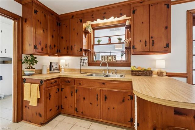 15 Willow RD, Hampton, VA 23664