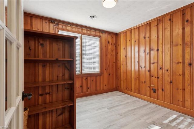 15 Willow RD, Hampton, VA 23664