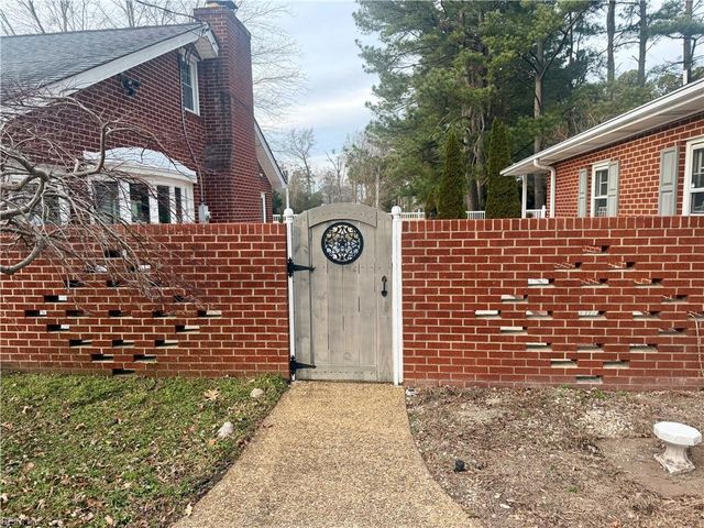 15 Willow RD, Hampton, VA 23664