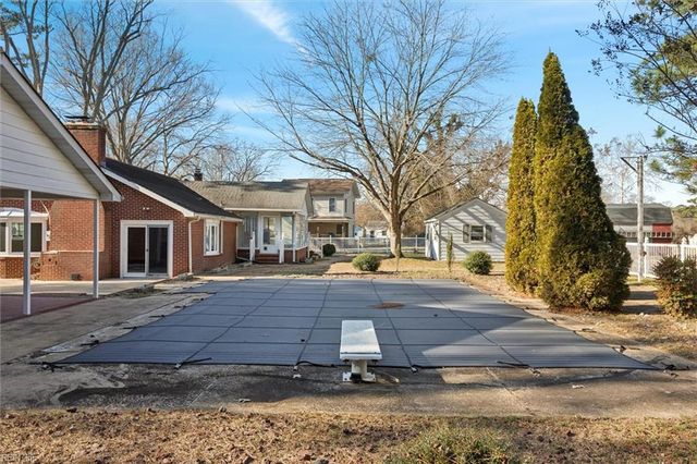 15 Willow RD, Hampton, VA 23664