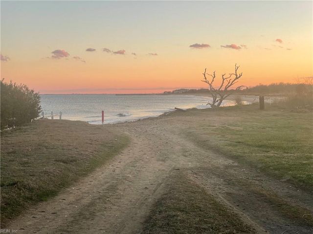 15 Willow RD, Hampton, VA 23664