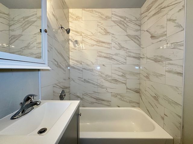 4543 N Dover Street 2C, Chicago, IL 60640