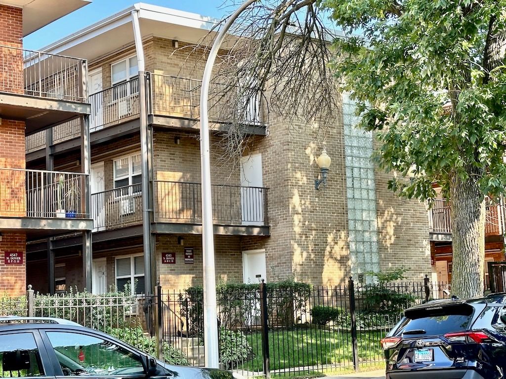 4543 N Dover Street 2C, Chicago, IL 60640