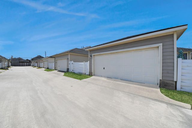 1549 Nichole Woods Drive, Houston, TX 77047