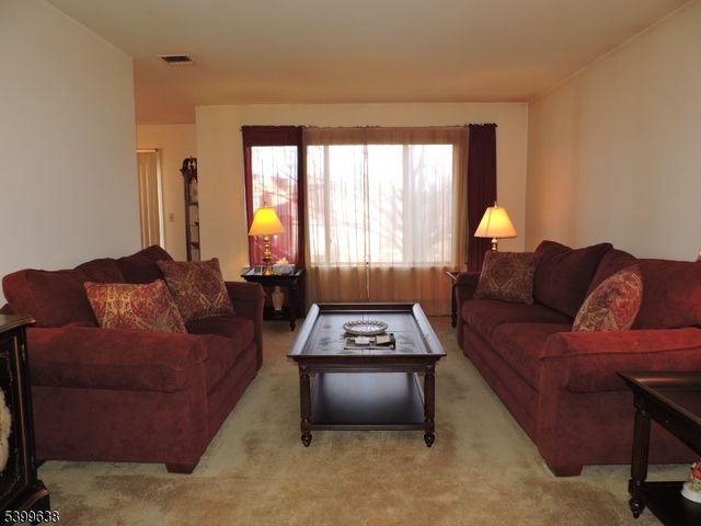 82 Fallen Timbers Trl, Rockaway Twp., NJ 07866