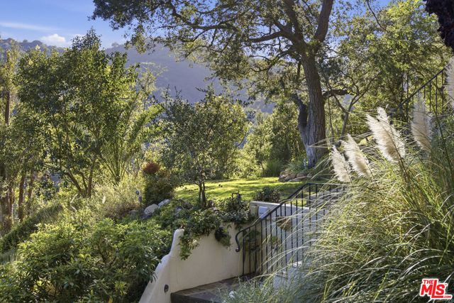 10037 Reevesbury Drive, Beverly Hills, CA 90210