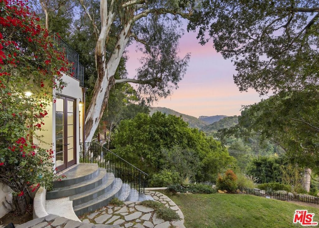 Image 1 of property listing at 10037 Reevesbury Drive, Beverly Hills, CA 90210