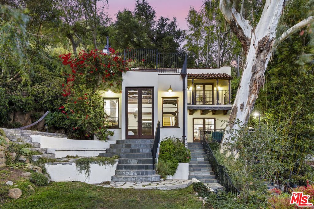 Image 2 of property listing at 10037 Reevesbury Drive, Beverly Hills, CA 90210
