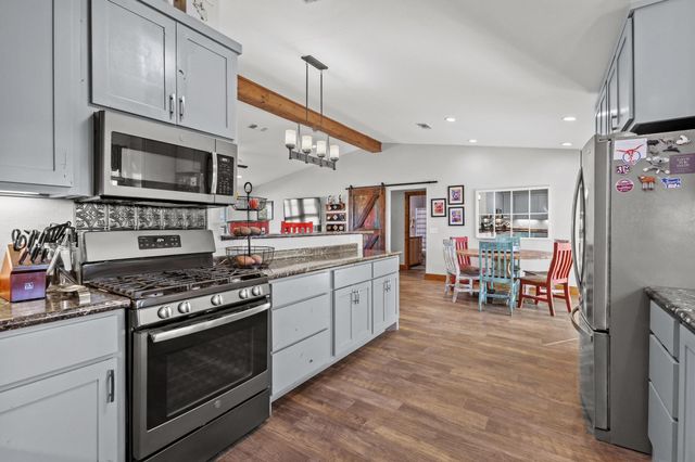 602 N Water Street FM1752, Savoy, TX 75479