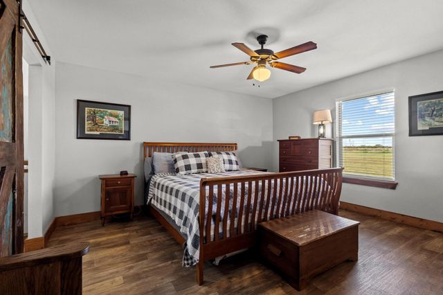 602 N Water Street FM1752, Savoy, TX 75479