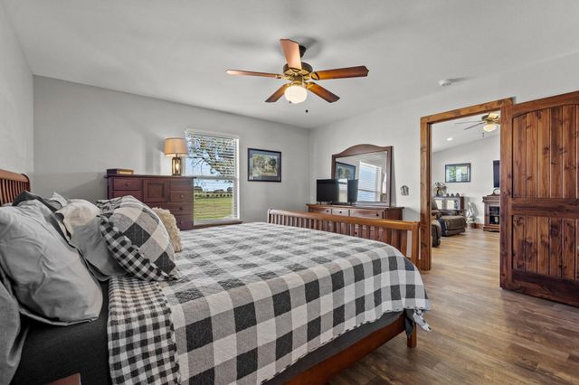 602 N Water Street FM1752, Savoy, TX 75479