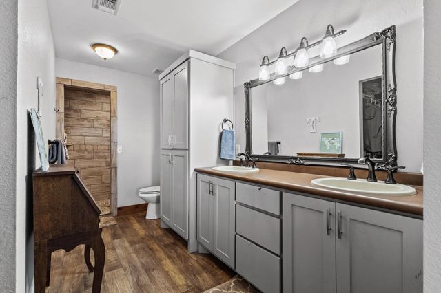 602 N Water Street FM1752, Savoy, TX 75479