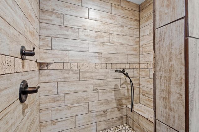 602 N Water Street FM1752, Savoy, TX 75479