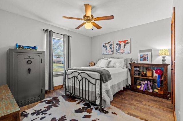 602 N Water Street FM1752, Savoy, TX 75479