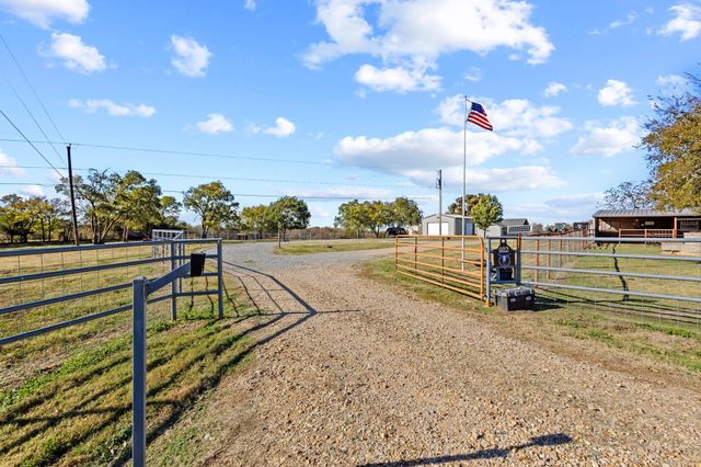 602 N Water Street FM1752, Savoy, TX 75479