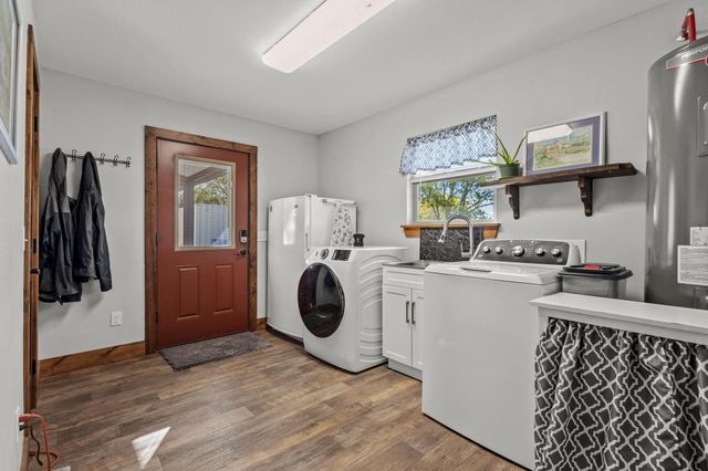 602 N Water Street FM1752, Savoy, TX 75479