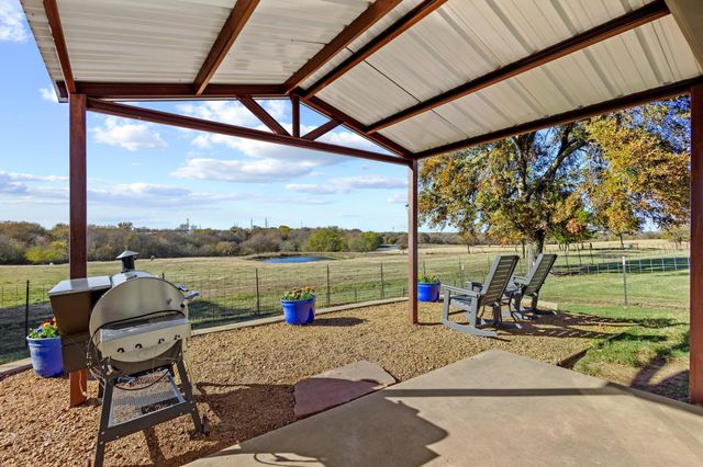 602 N Water Street FM1752, Savoy, TX 75479