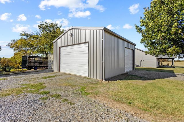 602 N Water Street FM1752, Savoy, TX 75479