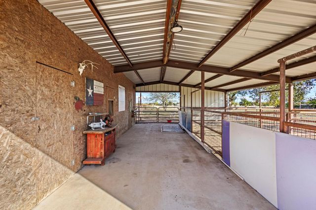 602 N Water Street FM1752, Savoy, TX 75479