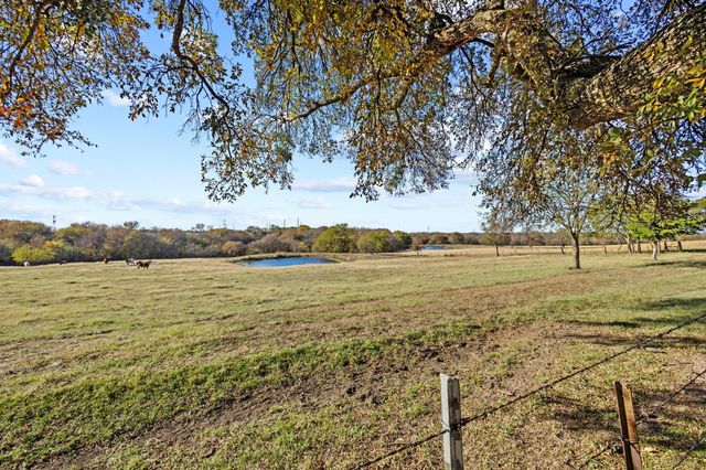 602 N Water Street FM1752, Savoy, TX 75479