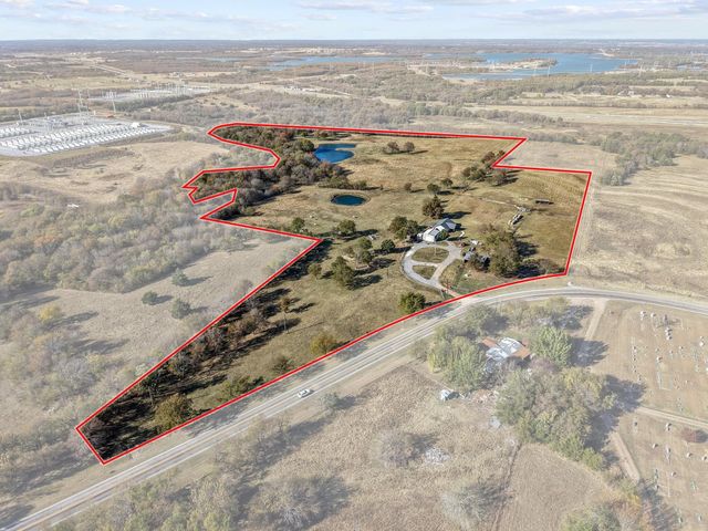 602 N Water Street FM1752, Savoy, TX 75479