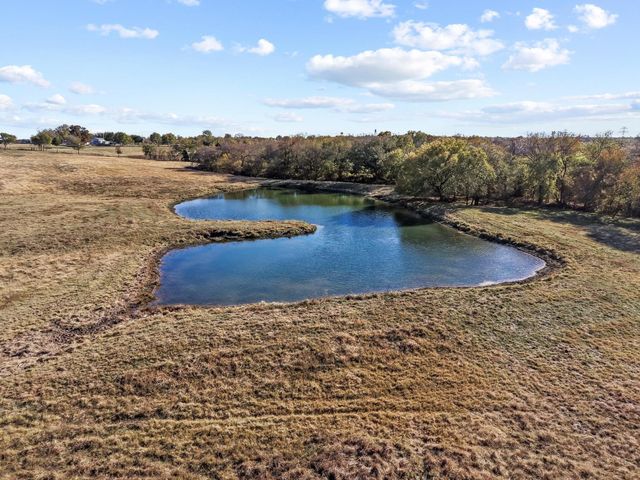 602 N Water Street FM1752, Savoy, TX 75479