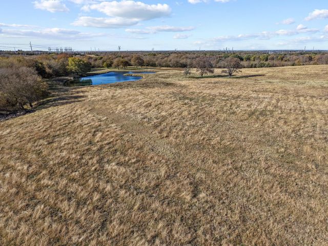 602 N Water Street FM1752, Savoy, TX 75479